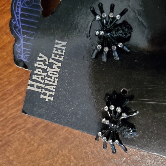 Lovely Earrings - Picture 2 of 4